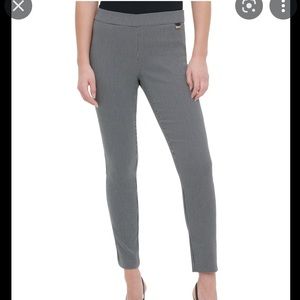 NWT Calvin Klein Skinny Leg Pull on Houndstooth Pant. Size 12